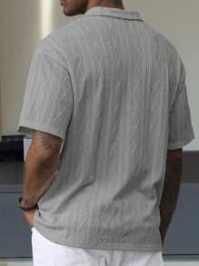 Manfinity Homme Men's Casual Vacation Style, Featuring An INS-Inspired Geometric Diamond-Textured Jacquard Knit Short-Sleeve Khaki Polo Shirt With A V-Neck Design. Perfect For Music Festivals, Hawaii Beach Getaways, And Everyday Outfits, Making It A Stylish Gift For Your Boyfriend Or Husband. It Embodies A French-Inspired Elegance And Romance. Men's Knitted Textured Jacquard Polo Shirt, Minimalist & Fashionable, Suitable For Summer , Polo Shirt For Men , Polos For Men