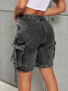 Quần short denim ống đứng Bermuda màu đen, kiểu dáng cổ điển với túi nắp gập và chất liệu denim bạc màu, thích hợp cho mùa hè. - màu đen - Xem 2