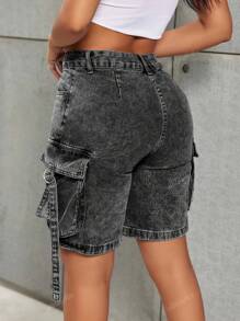 Pantalones cortos vaqueros rectos de cargo de trabajo lavados con detalles de cinta y bolsillo con solapa de estilo vintage
