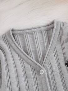 2pcs Tween Girl Fashion V-Neck Knitted Cardigan And Pleated Skirt Suit