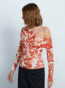 Maija Women's Red Christmas Print Asymmetrical Shoulder Long Sleeve Elegant T-Shirt, Autumn - Red and White - View 2