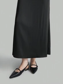 Ontre Black Wide Strap Pleated V-Neck Fitted And Elegant Evening Party Dress