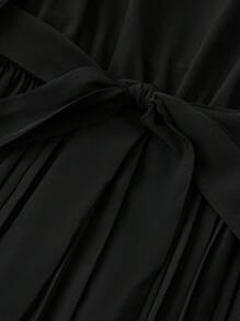 SHEIN Clasi Vestido elegante largo con cintura plisada con cordón, parches de gasa negra y blanca para mujeres de talla grande