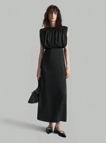 Ontre Black Wide Strap Pleated V-Neck Fitted And Elegant Evening Party Dress