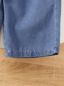 男婴黑色刺绣 Polo 衫和配套牛仔裤套装。这款时尚服装采用优质面料和工艺制成，是您宝宝衣柜的完美选择，适合日常活动、户外游戏、特殊场合和拍照。这款经典 Polo 衫和牛仔裤套装将让您的宝宝在每个珍贵时刻保持温暖、时尚和可爱。 - 彩色 - 查看 8