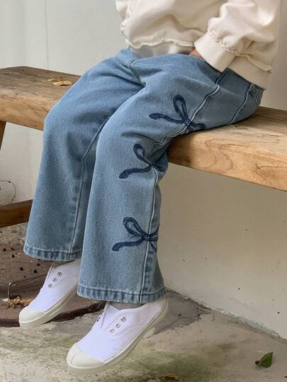 Dazy Kids 年轻女孩口袋蝴蝶结装饰直筒宽松休闲牛仔裤