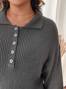 SHEIN Clasi Sukienka swetrowa o luźnym kroju i swobodnym kroju w dużym rozmiarze, z prostym profilem, kieszenią z przodu i kołnierzykiem z klapami dla swobodnego i stylowego wyglądu.Imprezy, festiwale muzyczne, odzież domowa, wydarzenia z okazji powrotu do szkoły, prezenty i zakupy.Strój kobiecy w stylu zachodnim, swetry jesienne, eleganckie sukienki, sukienka dzianinowa, sukienki jesienne, ubrania zimowe - Szary - Zobacz 3