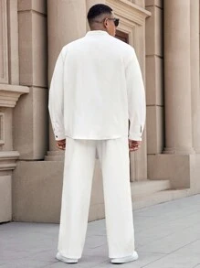 Manfinity CasualMax 大码男士纯色长袖衬衫和裤子套装，春秋 - 白色 - 查看 3