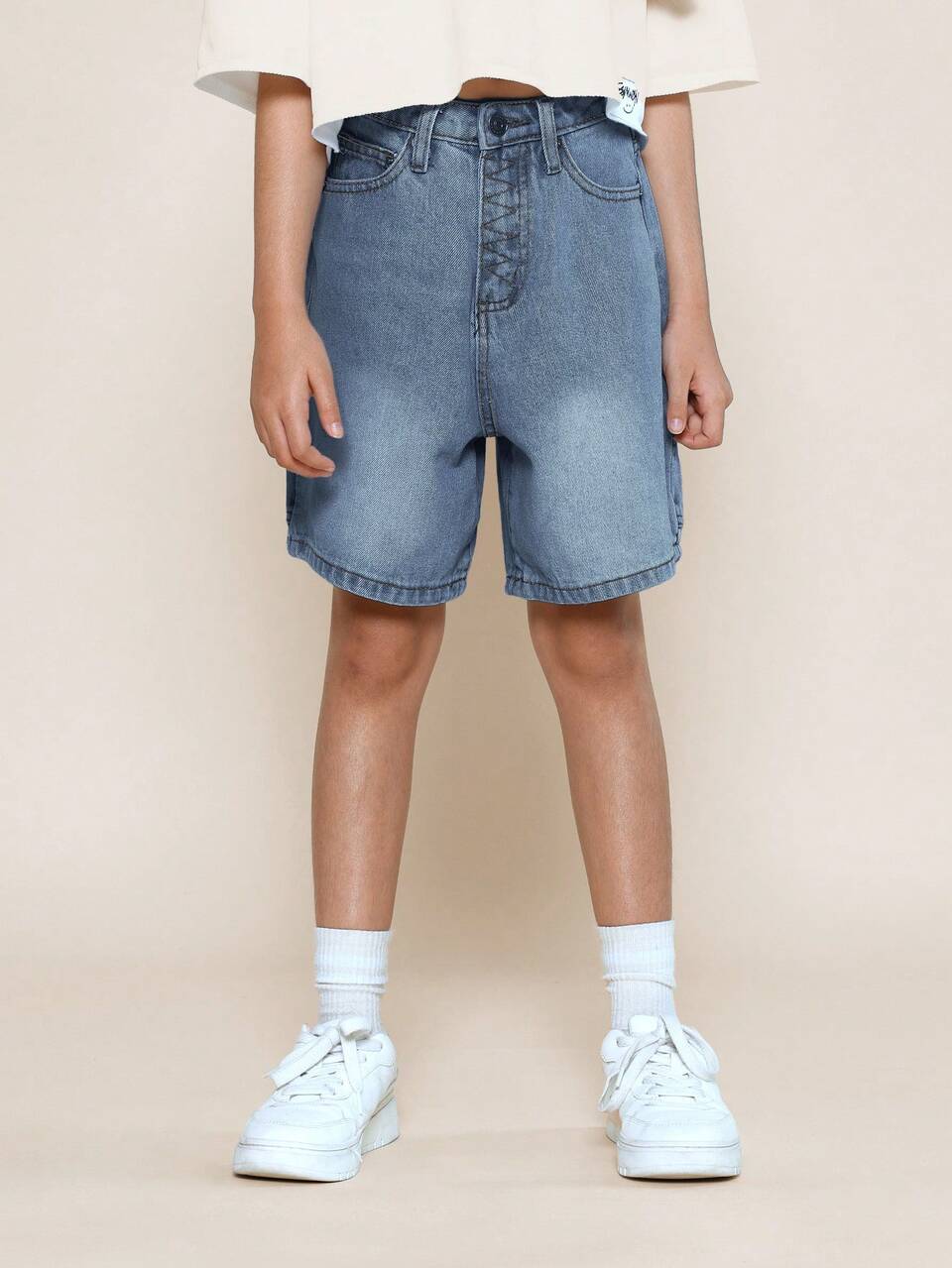 Mädchen Zehnjahre  Denim Shorts mit grafischem Rückendruck