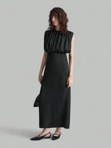 Ontre Black Wide Strap Pleated V-Neck Fitted And Elegant Evening Party Dress