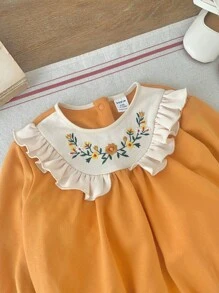 SHEIN LMoss Kids LMoss 女婴新生儿秋冬可爱针织拼接刺绣花卉荷叶边南瓜连体衣 - 黃色 - 查看 8