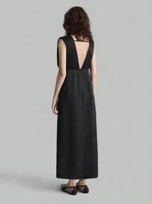 Ontre Black Wide Strap Pleated V-Neck Fitted And Elegant Evening Party Dress