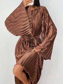 Chiquease Elegancka sukienka z plisowanymi, rozkloszowanymi rękawami w jednolitym kolorze, jesień - Kawa - Zobacz 5