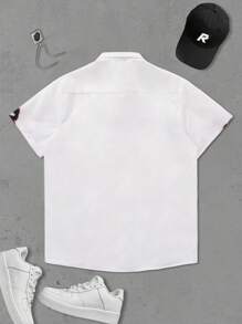 Manfinity Roghcode 男式拼色印花短袖衬衫 - 白色 - 查看 2