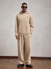 AKNOTIC Business Casual 2 件男士宽松落肩长袖连帽衫和裤子套装，卡其色字母补丁休闲装，适合秋冬 - 卡其色 - 查看 3