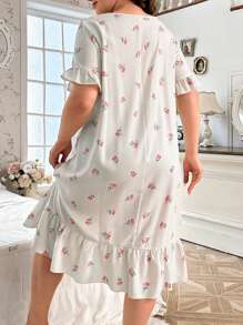 Plus Size Tulip Ditsy Floral Ruffled Square Neck Nightgown