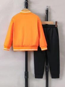 SHEIN 2 件套年轻男孩休闲卡通人物与字母印花长袖棒球夹克和宽松长裤套装，秋冬 - 彩色 - 查看 2