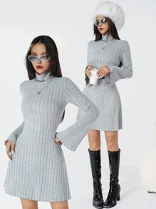 Y2K 风格少女 2024 秋冬罗纹高领喇叭袖休闲束腰连衣裙，适合返校季穿着 - 淺灰色 - 查看 1