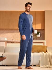 Manfinity Underwear&Sleepwear Basics Bộ đồ ngủ thường ngày cho nam, áo thun trơn cổ tròn tay dài in họa tiết tối giản và quần dài, trang phục thu đông - Xanh đậm - Xem 7