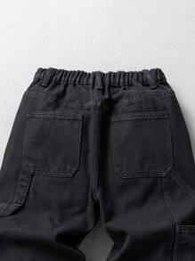 Jugendliche/Junge Herren Gerade geschnittene, verwaschenene Jeans mit schwarzem Patchwork und Tarnmuster mit Baumprint