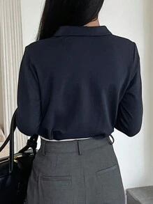 DAZY 女式纯色纽扣前长袖印花休闲T恤，返校服 - 藏蓝色 - 查看 5