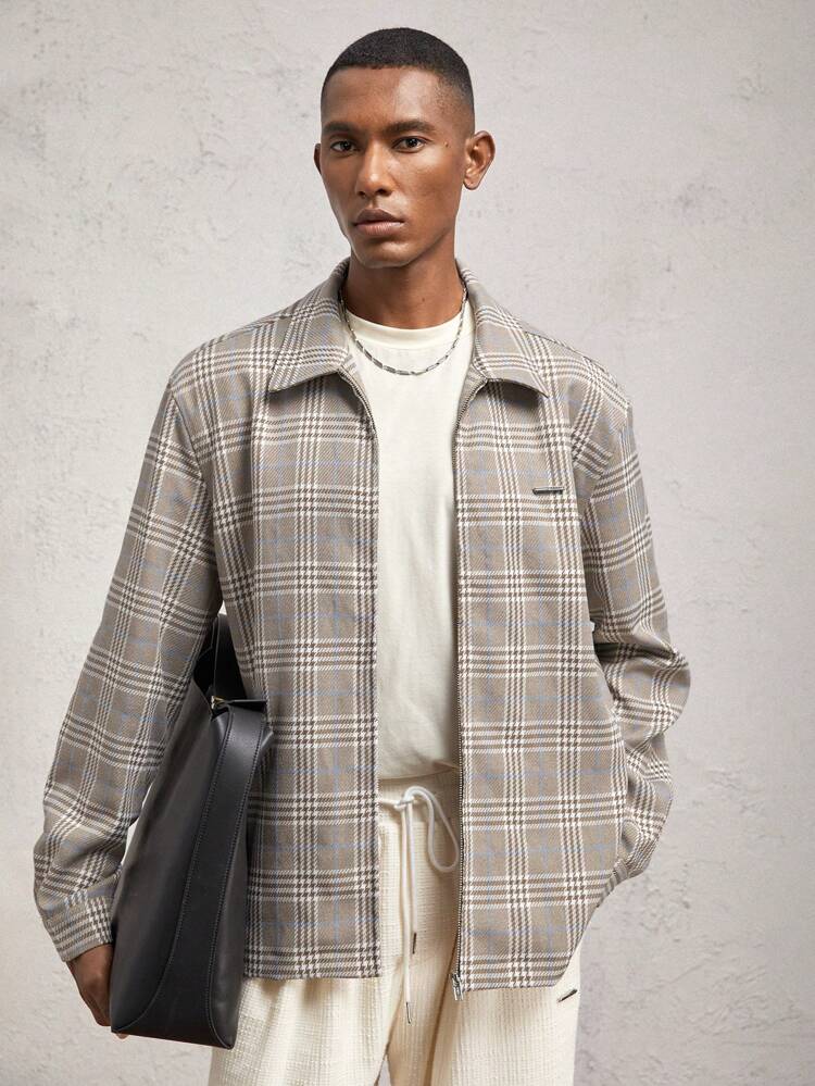 Chemise à carreaux ample avec encolure châle pour homme, manches longues, style casual, convient pour l'automne et l'hiver, à carreaux kaki, accessoires en métal, logo texte, fermeture éclair en métal