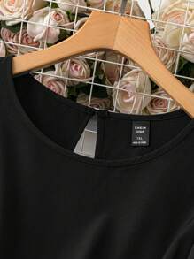 SHEIN Clasi Vestido elegante largo con cintura plisada con cordón, parches de gasa negra y blanca para mujeres de talla grande