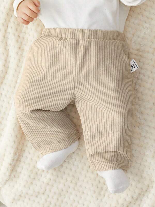 SHEIN Neugeborene Baby Jungen/Mädchen weiche Cord Loose Straight Leg Hosen mit schrägen Taschen, vielseitig für Freizeitkleidung und Ausgehen, Aprikosenfarben, Ganzjahresmode