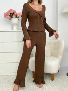 蕾丝拼布 V 领系带纯色提花喇叭袖和长裤睡衣套装