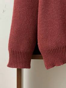SHEIN 1 pieza Suéter cálido con estilo colegial y casual diario para adolescentes, con cuello en forma de corazón de pollo, a rayas rojas y blancas, sin patrón de tejido americano de fútbol americano. Ropa de regreso a la escuela; Atuendos de otoño; Ropa de adolescente; Chaquetas de adolescente otoño/invierno