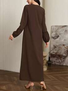 Al Najma 女士纯色纽扣装饰半襟灯笼袖优雅连衣裙，休闲朴素长袖束腰长款阿拉伯连衣裙，适合休闲日常/家居服 - 棕色 - 查看 2