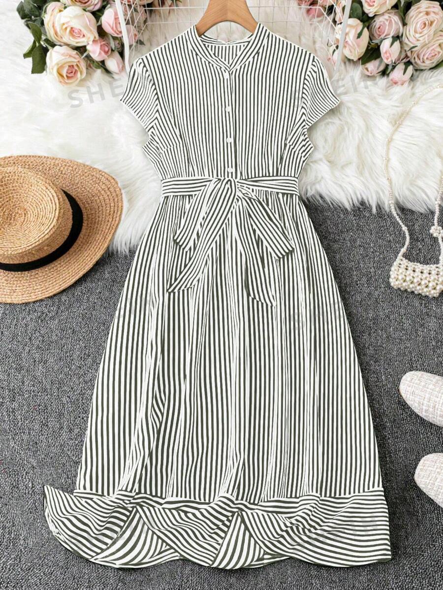 SHEIN Clasi Vestido casual de mujer de talla grande con botones, abertura delantera a media altura y rayas en manga murciélago para verano