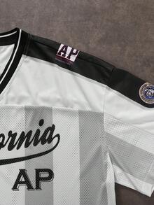 Manfinity RebelGame 男士宽松V领短袖印花针织T恤 - 彩色 - 查看 5