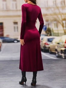 SHEIN LUNE Vestido largo de terciopelo monocolor, de escote en V y manga larga, minimalista, burdeos, vestido largo para mujer - Burdeos - Ver 2