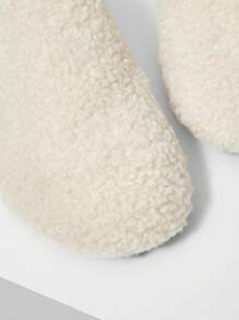 MOTF PREMIUM SIMPLE ROUND TOE CASUAL FUZZY FLATS - White - View 3