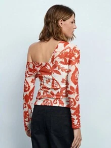 Maija Women's Red Christmas Print Asymmetrical Shoulder Long Sleeve Elegant T-Shirt, Autumn - Red and White - View 3