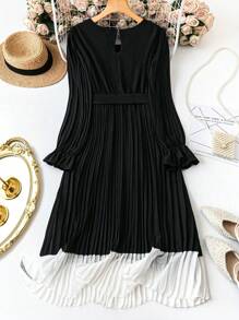 SHEIN Clasi Vestido elegante largo con cintura plisada con cordón, parches de gasa negra y blanca para mujeres de talla grande