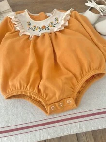 SHEIN LMoss Kids LMoss 女婴新生儿秋冬可爱针织拼接刺绣花卉荷叶边南瓜连体衣 - 黃色 - 查看 6