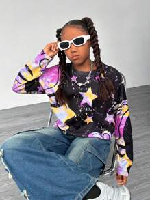 SHEIN Girls' Allover Holographic Star And Moon Print Outfit, Blending Fashion And Vitality. The Unique Printed Design Is Playful And Personalized, With Fashionable Star And Moon Patterns. Suitable For Outings, This Outfit Exudes Youthful Vibrancy In The Autumn/Winter Season. High-Quality Fabric Ensures Comfort And Warmth, Allowing Girls To Wear It With Ease. - Black - View 5