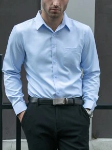 Manfinity Mode 男士纯色口袋长袖休闲正装衬衫，春秋季，男士浅蓝色纽扣衬衫，男士淡蓝色正装衬衫，男士天蓝色正装衬衫，男士浅蓝色商务休闲衬衫，适合秋季