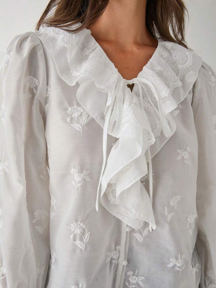 Blusa holgada con cuello de volantes con bordado floral para mujeres en primavera y otoño