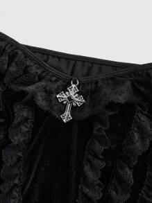 ROMWE Goth 哥特式宫廷风格十字装饰撞色蕾丝喇叭袖露肩天鹅绒女式衬衫，万圣节 - 黑色 - 查看 3