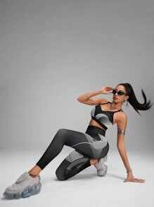 Innovista Women Seamless 3D Sculpting Sport Sets, 2pcs,Dynamic Stripes Seamless Middle Support Racerback Push Up Sports Bra&Workout Biker Leggings Set,Stretchy Sets,High Waist Sets,Striped Texture, Festival,Fall - Black and White - View 7