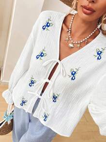 SHEIN VCAY 度假休闲花卉刺绣抽绳荷叶边袖口衬衫 - 白色 - 查看 3