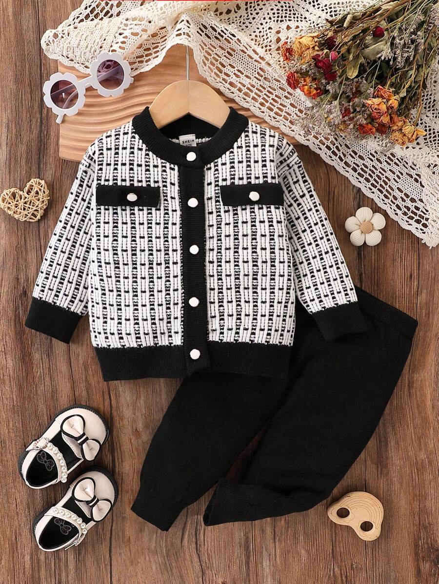 Bộ 2 áo len cardigan ấm áp và mềm mại cho bé gái dáng ôm vừa vặn màu đen và trắng có túi giả và quần dài, thích hợp mặc thường ngày, ngoài trời và mặc trong các dịp đặc biệt - Đen và trắng - Xem 1