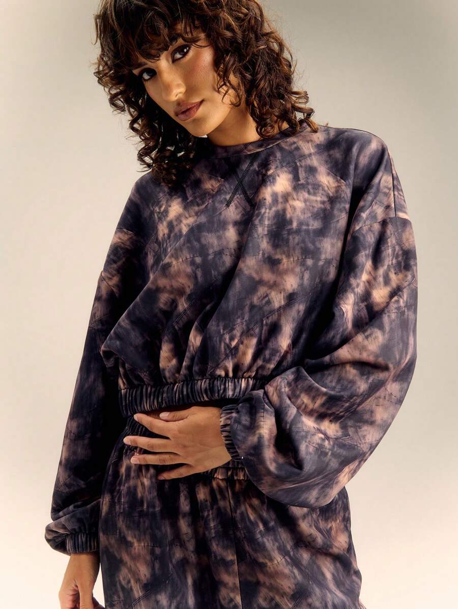 SHEIN Unity Sudadera corta con efecto tie-dye, hombros caídos, detalle de punto de cruz y dobladillo elástico, para otoño - Multicolor - Ver 1