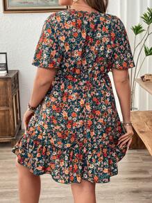 SHEIN VCAY 大码波西米亚风碎花 V 领短袖纽扣装饰连衣裙，女士夏季连衣裙 - 彩色 - 查看 2