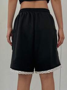 DAZY 女士蕾丝拼接束腰宽松百慕大短裤 - 黑色 - 查看 5