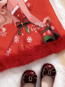 SHEIN 年轻女孩红色公主印花圣诞连衣裙，饰有柔软毛绒饰边，看起来俏皮可爱，全长圣诞主题公主印花带有雪花图案，非常引人注目，对孩子很有吸引力，充分体现了节日气氛，让孩子们在圣诞聚会上充满活力和节日精神 - 墨綠色 - 查看 3