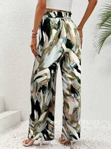 SHEIN LUNE 1 条系腰裙和 1 条随机印花七分裤，休闲度假装